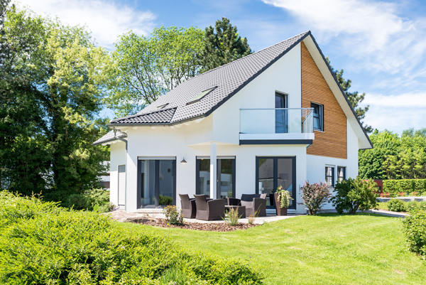 Ein schön und professionell fotografiertes Mehrfamilienhaus