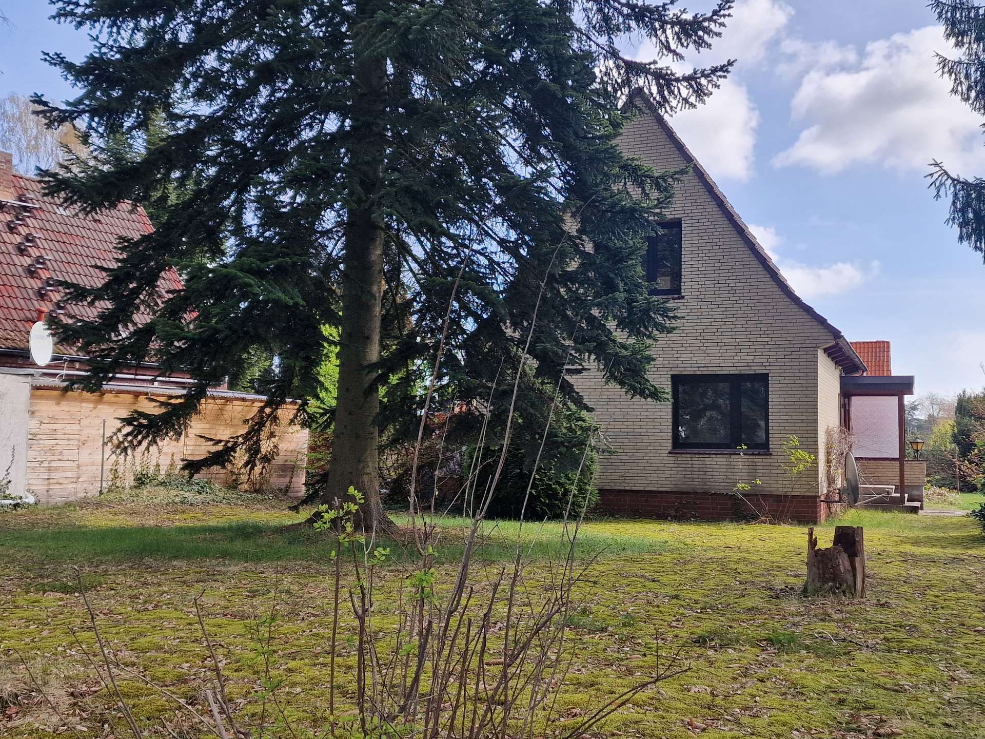 Erbpacht. Aber ein tolles Grundstück für eine Neubebauung.