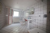 Badezimmer LG - Reichlich Platz für Ihre Familie in toller ruhiger Lage !
