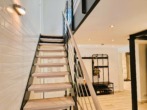 Treppe OG Haus A - Zwei Wohneinheiten – oder eine? Wie auch immer: eine TOP-Ausstattung erwartet Sie!