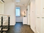 Flur OG Haus A - Zwei Wohneinheiten – oder eine? Wie auch immer: eine TOP-Ausstattung erwartet Sie!