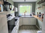 Küche - Was für eine Wohnung im 1. OG. Zugreifen.