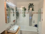 Badezimmer - Was für eine Wohnung im 1. OG. Zugreifen.