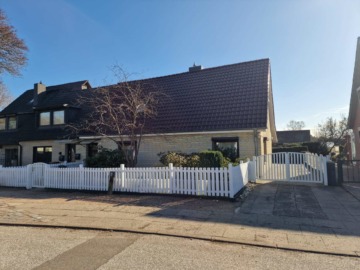 Viel Platz zum Wohnen – mit sagenhaftem Grundstück., 22117 Hamburg, Doppelhaushälfte