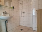 Badezimmer EG - Viel Platz zum Wohnen – mit sagenhaftem Grundstück.