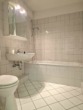 Badezimmer 1 - Eine toll geschnittene Erbpacht-Wohnung. Ein Traum für großzügiges Wohnen.